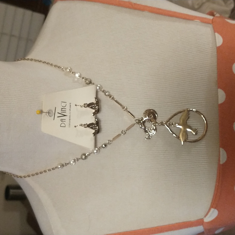 DaVinci Accessories ON THE WINGS OF ANGELS coord-set Doves necklace & earrings